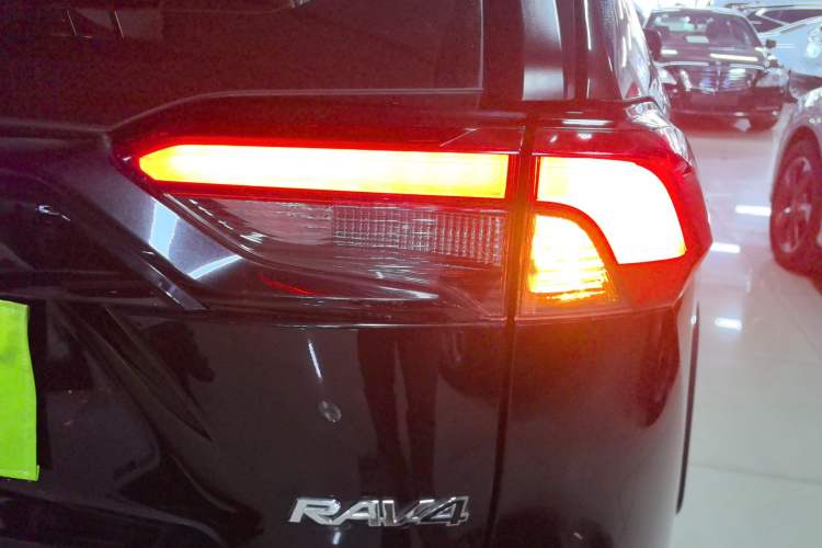 Used Toyota RAV4 2020 2.0L CVT Two-Wheel Drive Fashion Edition
