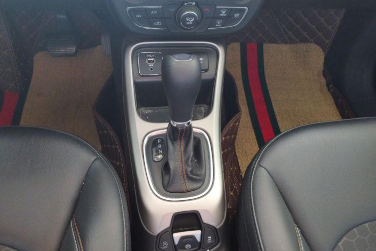 Used  Compass 2020 220T Automatic Leading Edition
