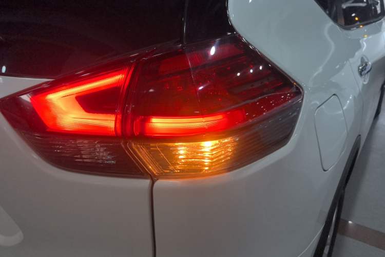 Used Nissan X-Trail 2019 2.0L CVT Smart Connect Comfort Edition 2WD
