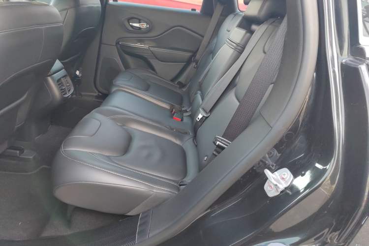 Used  Cherokee 2016 2.4L Leading Edition