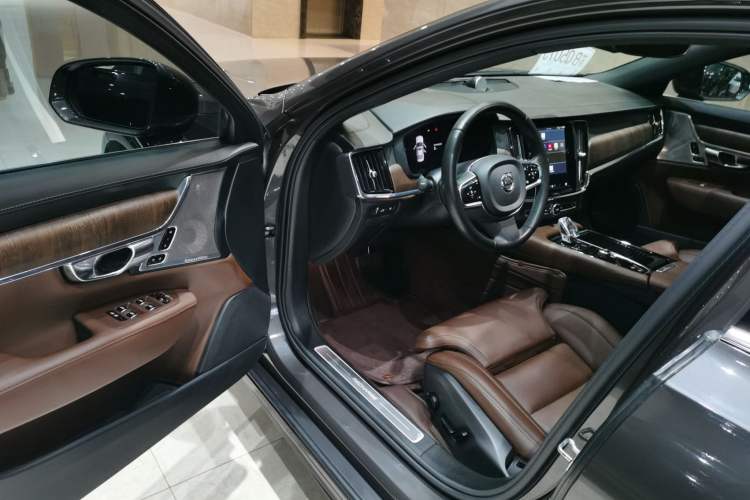 Used Volvo S90 New Energy 2022 T8 eDrive Hybrid Luxury Edition
