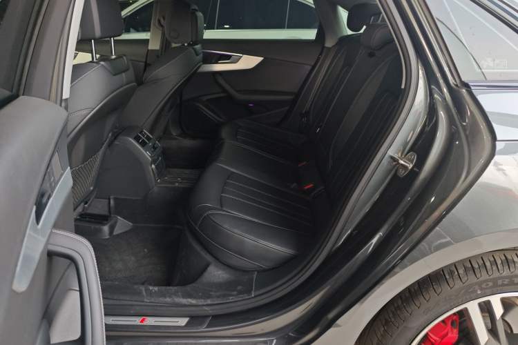 Used Audi A4L 2022 40 TFSI Luxury Dynamic Model
