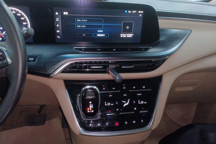 Used Buick GL8 2021 ES Landtrek 653T Luxury Model
