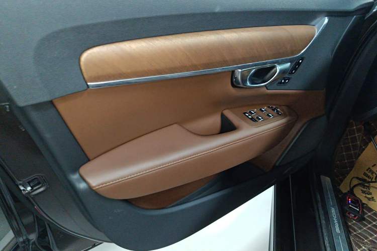 Used Volvo S90 New Energy 2023 T8 Plug-in Hybrid All-Wheel Drive Long-Range Zhiyi Luxury Edition
