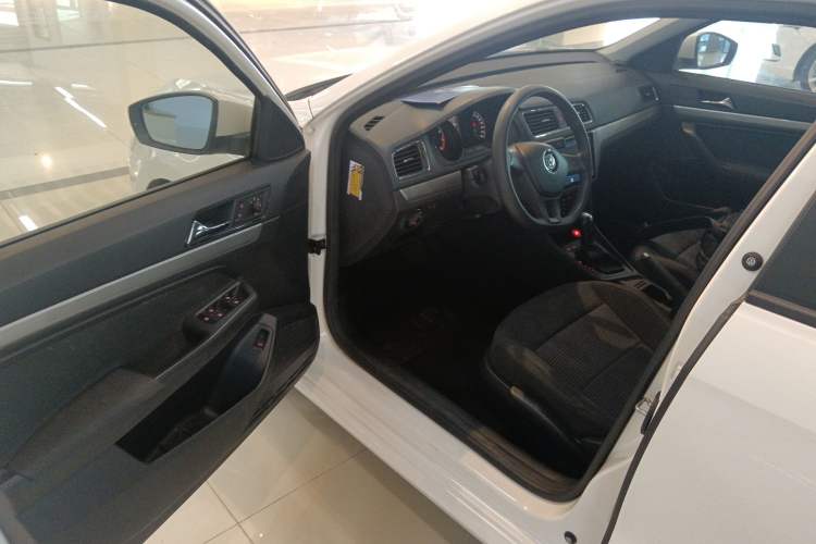 Used Volkswagen Lavida 2018 Classic 1.5L Automatic Fashion Edition China VI Standard
