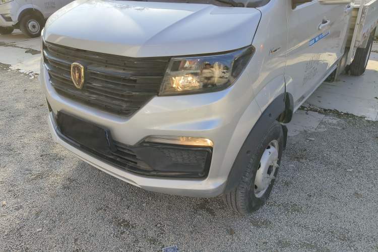 Used Jinbei Gold Card S6 2023 1.6L Manual Double-Cab Standard Version with 3.0-Meter Cargo Bed SWD16MS