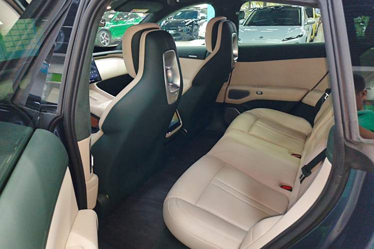 Used  YU7 2025 Ultra-Long Range High-Performance All-Wheel-Drive Max Edition
