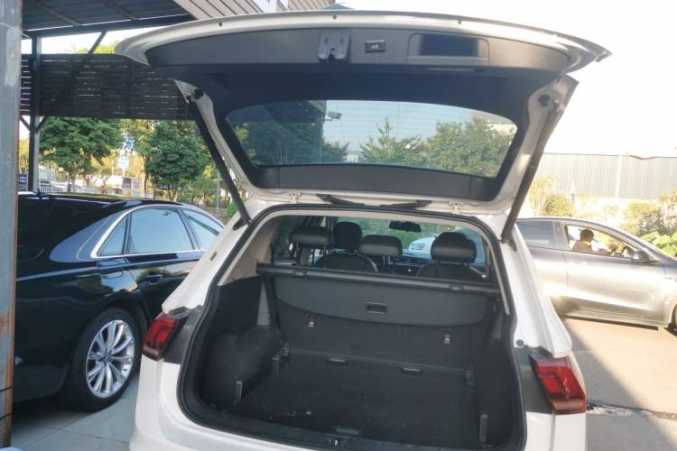 Used Volkswagen Tiguan L 2019 Updated Version 330TSI Automatic Two-Wheel Drive Panoramic Comfort Edition China VI Standard
