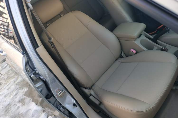 Used Buick Excelle 2013 1.5L Automatic Classic Model
