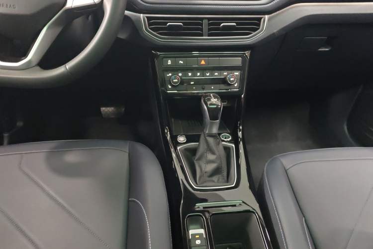 Used Volkswagen Tharu 2025 NewRui 300TSI Prestige Edition
