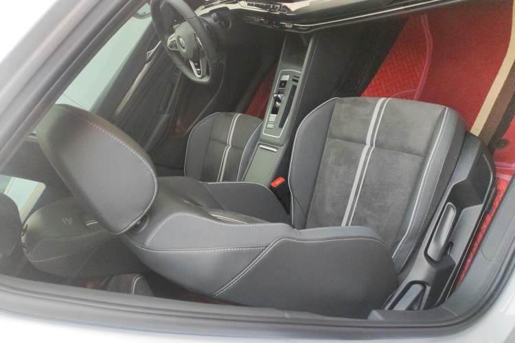 Used Volkswagen Golf 2023 Facelift 280TSI DSG R-Line Lite
