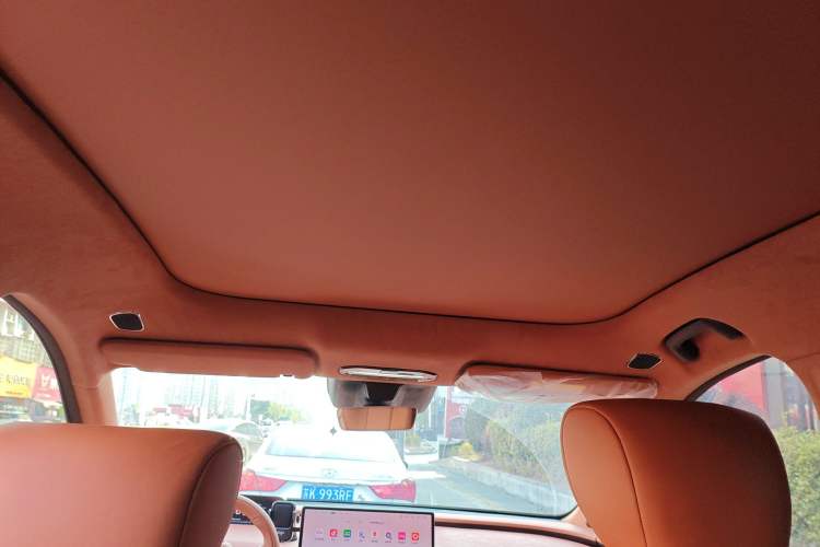 Used  HT 2025 670 Pro
