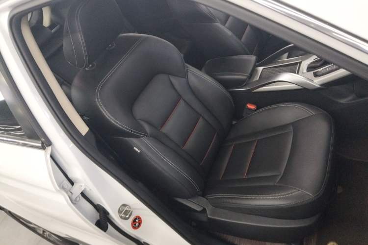 Used Geely Auto Emgrand X7 Sport 2018 1.8TD Automatic Two-Wheel Drive Smart Connect 4G Internet Edition