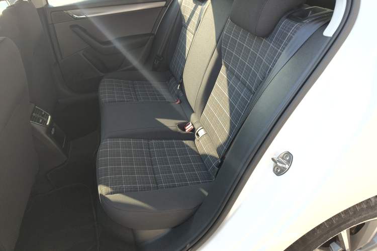 Used Skoda Octavia 2019 1.5L Automatic SmartDrive Comfort Edition China VI Standard
