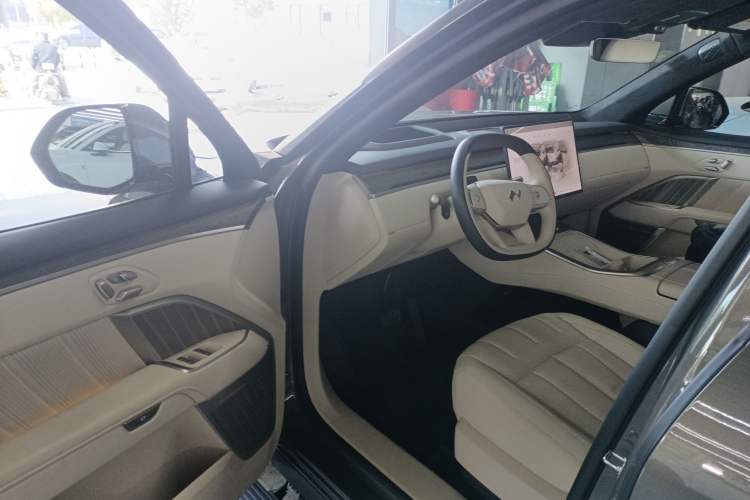 Used ONVO Luxeed L90 
