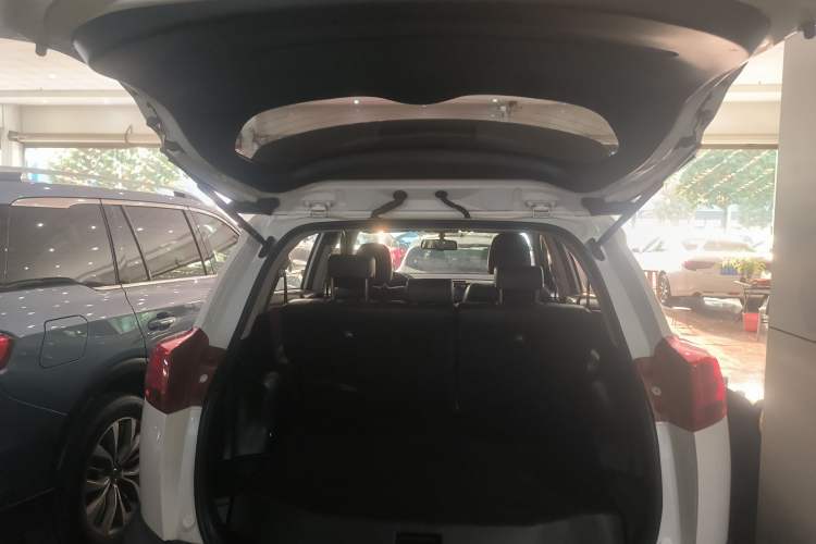 Used Toyota RAV4 2015 2.5L Automatic 4x4 Elite Edition
