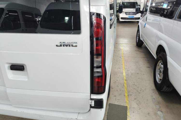 Used JMC Fushun 2022 2.0T Manual Multi-Function Passenger Vehicle Mid-Range High Roof 6-7 Seats
