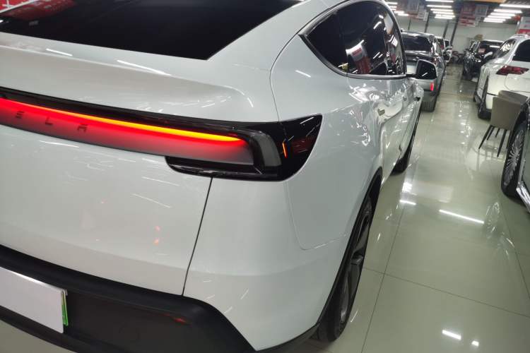 Used Tesla Model Y 2025 Rear-Wheel-Drive Version
