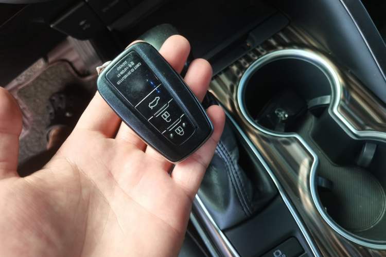 Used Toyota Camry 2018 2.0G Luxury Edition
