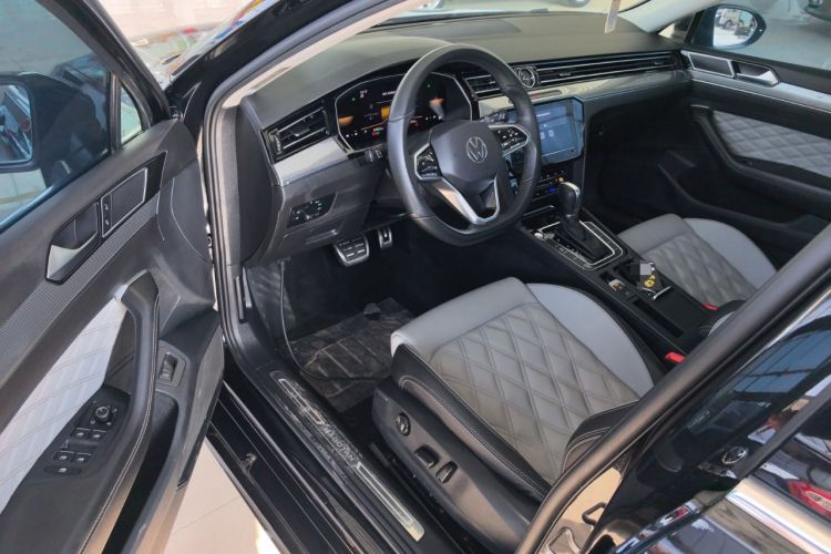 Used Volkswagen Magotan 2023 2 Million Units Limited Edition 330TSI DSG Leading Version