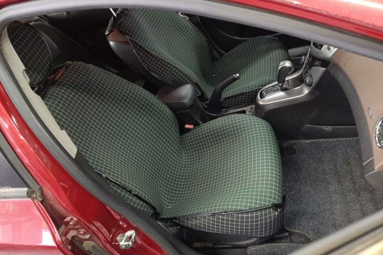 Used Chevrolet Cruze 2013 Hatchback 1.6L Automatic Luxury Model
