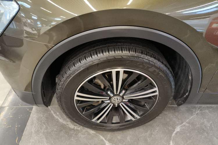 Used Volkswagen Tiguan L 2019 Updated Version 330TSI Automatic Two-Wheel Drive Panoramic Comfort Edition China VI Standard