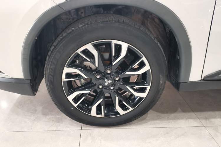 Used Mitsubishi Outlander 2019 2.4L 4x4 Zhi Xiang Edition 5 Seats China VI Standard
