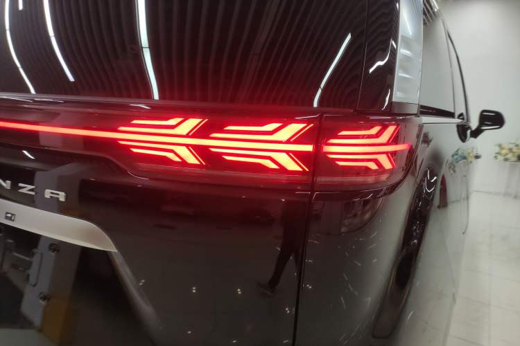 Used Denza D9 2024 DM-i 980 Four-Wheel Drive Prestige Model
