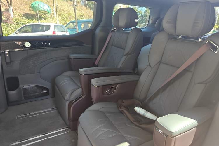 Used Zeekr 009 2024 7-Seater Walk-Through Version Four-Wheel Drive 108 kWh