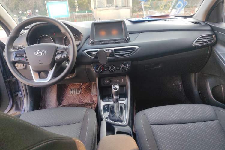 Used Hyundai Celesta 2017 1.6L Automatic Enjoyment Version GLS
