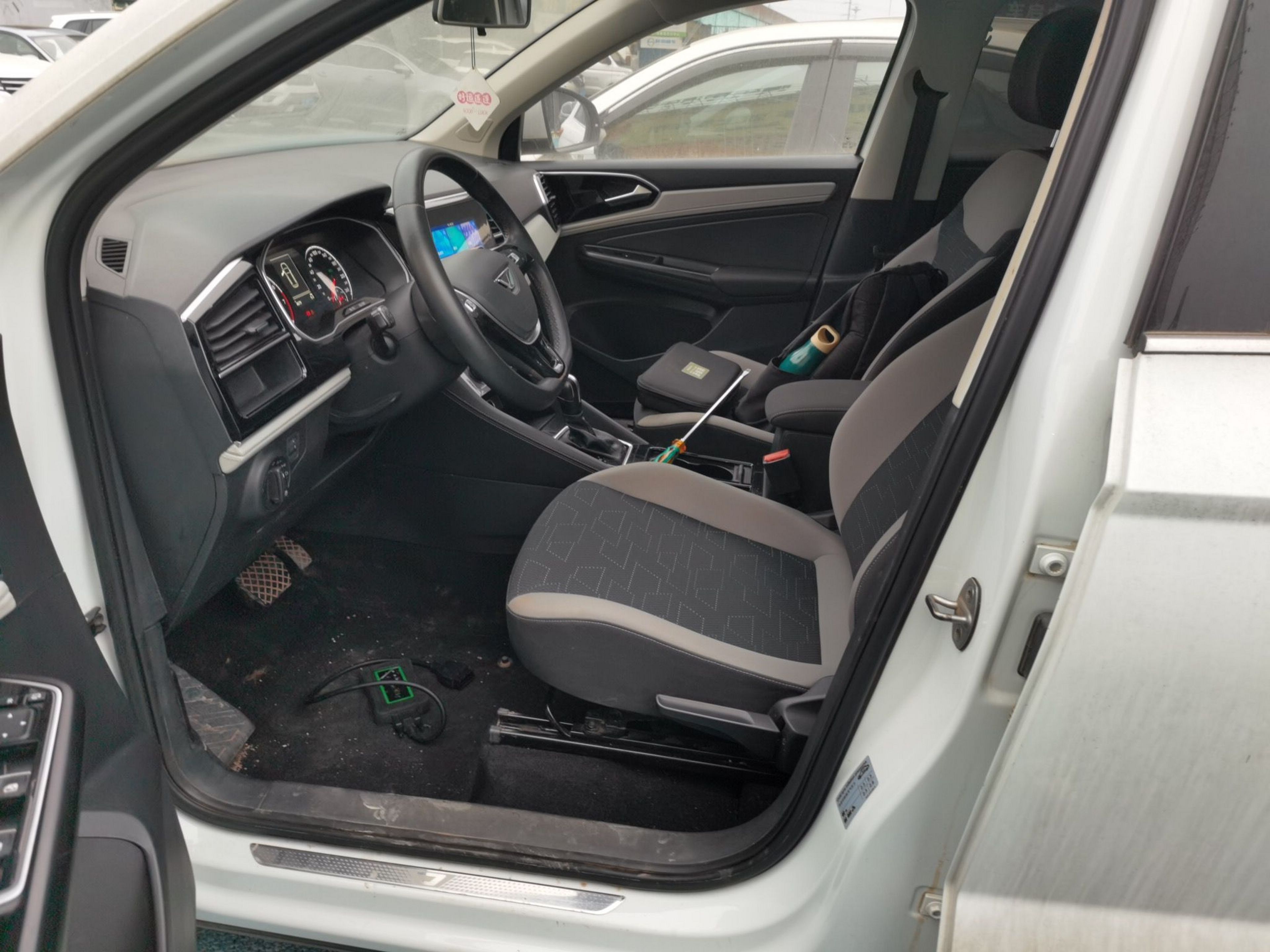 Переднее сиденье в автомобиле