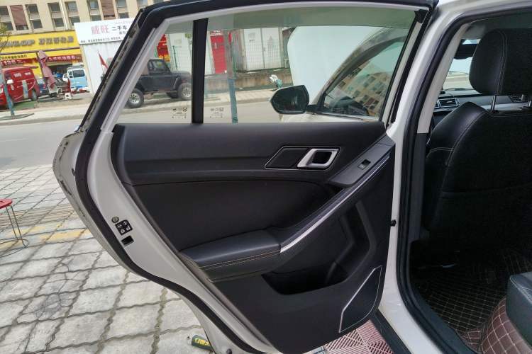 Used JMC Yusheng S330 2016 1.5L GTDi Automatic Two-Wheel Drive Fashion Edition
