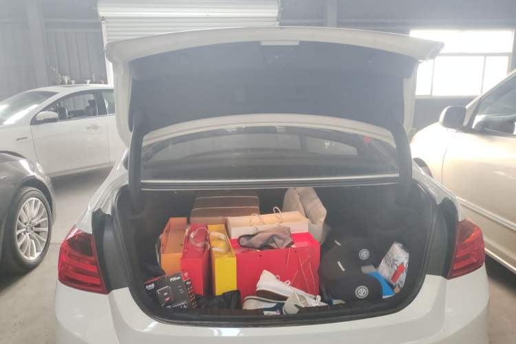 Used BMW 3 Series 2014 320i Sport Design Package
