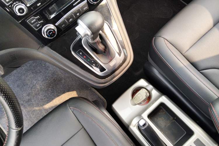 Used Haval H6 2016 Upgraded Model 1.5T Automatic Two-Wheel Drive Elite Version
