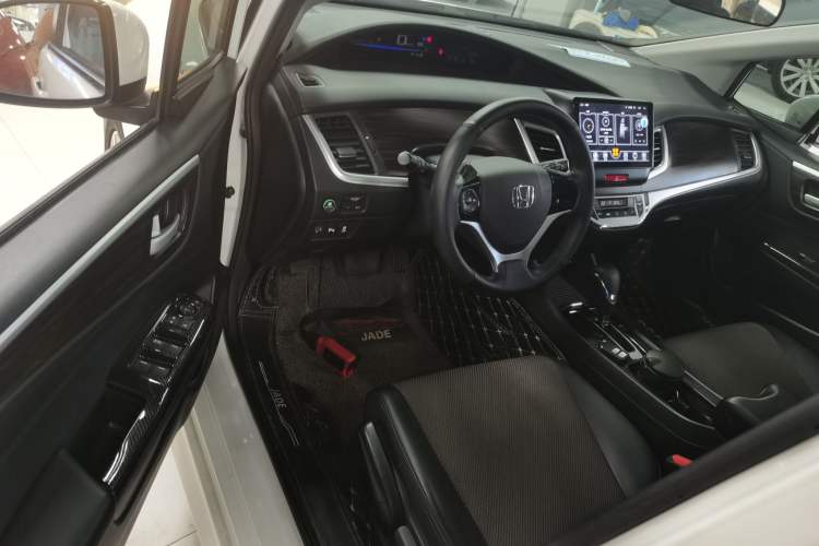 Used Honda Jade 2017 1.8L automatic Comfort version 5 seats
