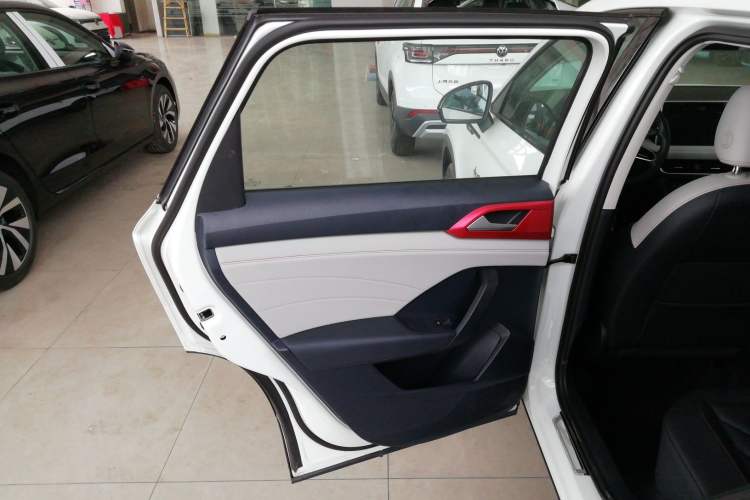 Used Volkswagen Tharu 2023 300TSI Two-Wheel-Drive Moon Luxury Edition
