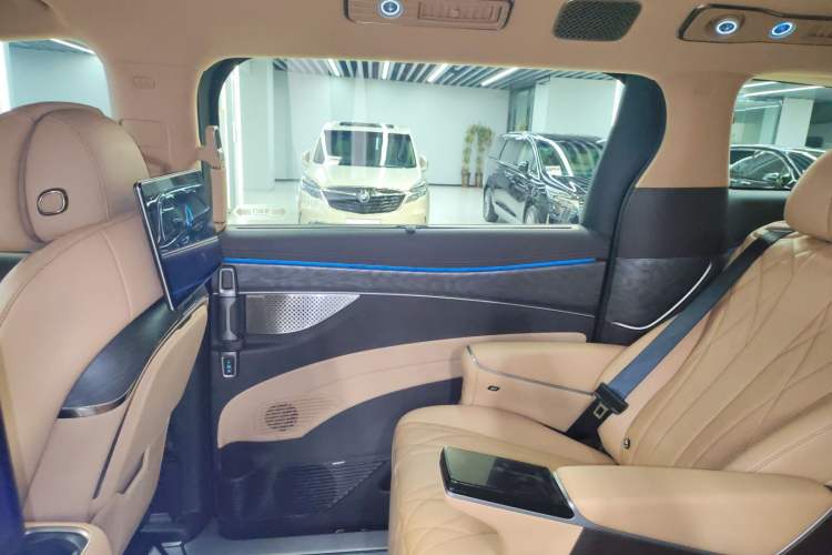 Used Denza D9 2025 DM-i Intelligent Drive 1020 Four-Wheel Drive Prestige Model
