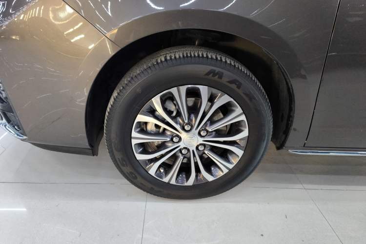 Used Buick GL8 2023 Land Executive Class 652T Luxury Model
