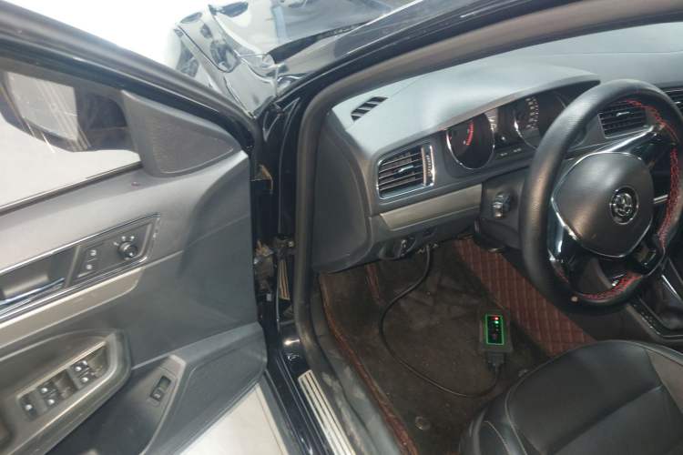 Used Volkswagen Lavida 2015 1.6L Automatic Comfort Edition
