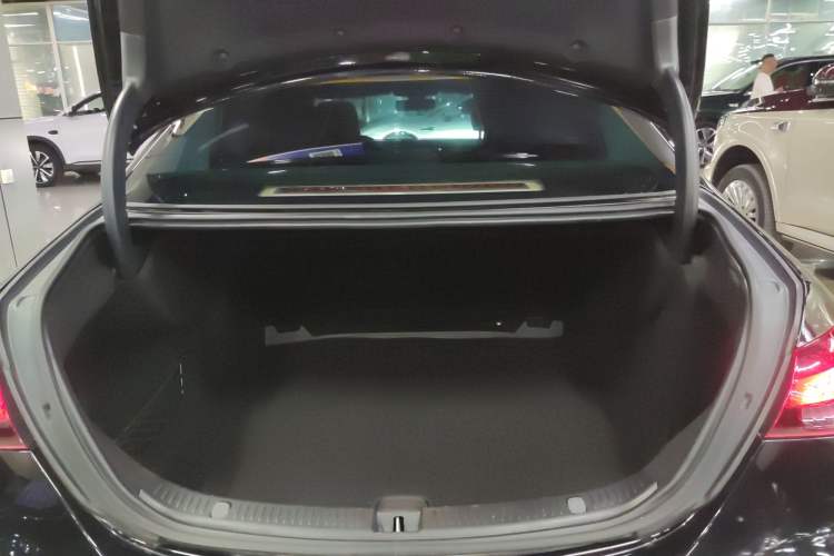 Used Mercedes-Benz E-Class 2023 Facelift E 260 L