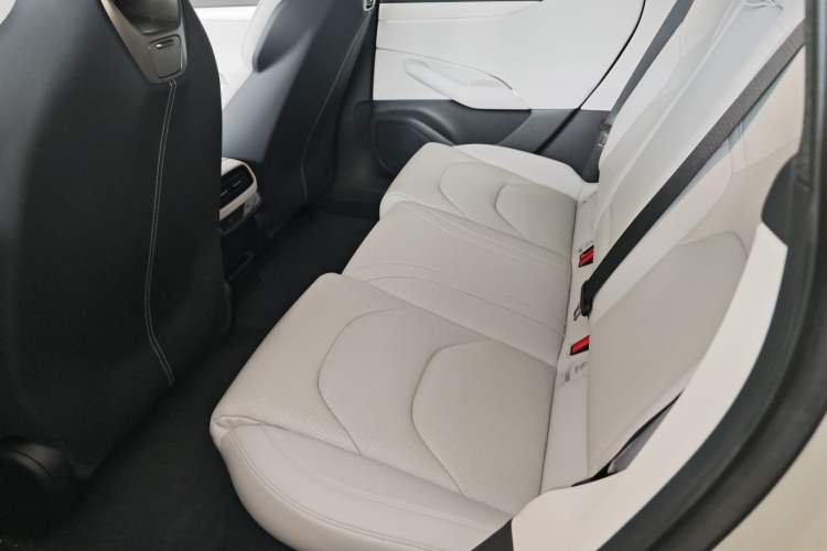 Used  SU7 2024 Rear-Drive Long-Range Intelligent Driving Version
