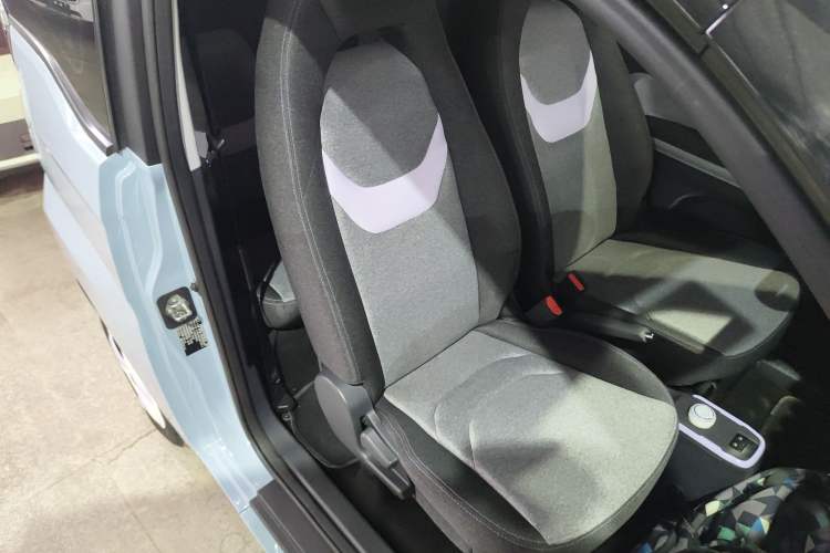 Used Chery QQ Ice Cream 2022 120km Conical Shape Lithium Iron Phosphate