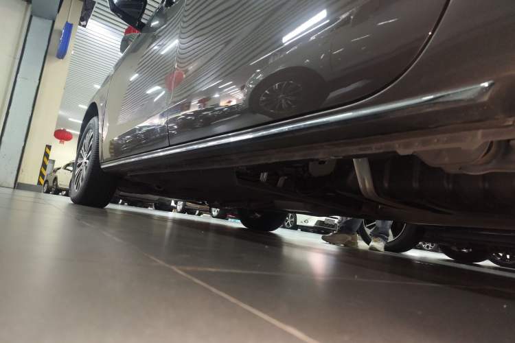 Used Buick GL8 2023 Facelifted Land Cruiser Executive Luxury Version
