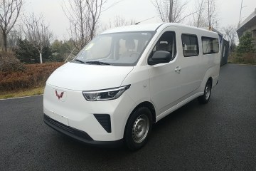 Used Wuling Yangguang 2024 300KM Comfort Version Passenger Van 75kW