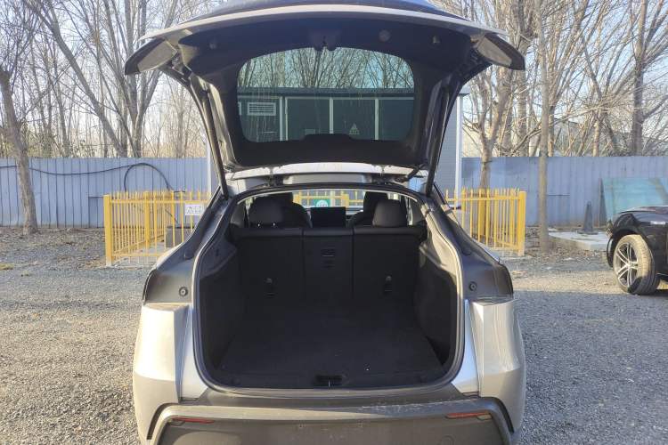 Used Tesla Model Y 2025 Rear-Wheel-Drive Version
