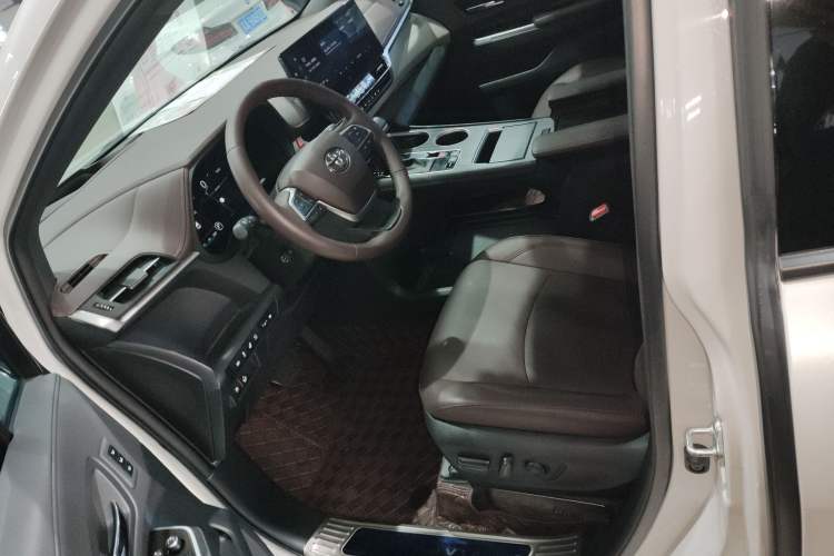 Used Toyota Granvia 2023 2.5L Hybrid Flagship VIP Edition
