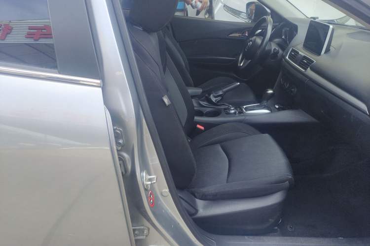 Used Mazda Mazda 3 Axela 2016 Sedan 1.5L Automatic Comfort Model
