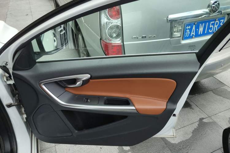 Used Volvo V60 2015 T5 Zhiya Edition
