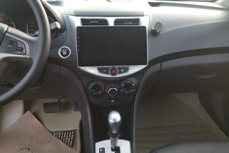 Used Hyundai Verna Ray 2014 1.6L Automatic TOP