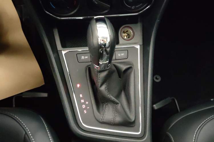 Used Volkswagen Lavida 2015 1.6L Automatic Comfort Edition
